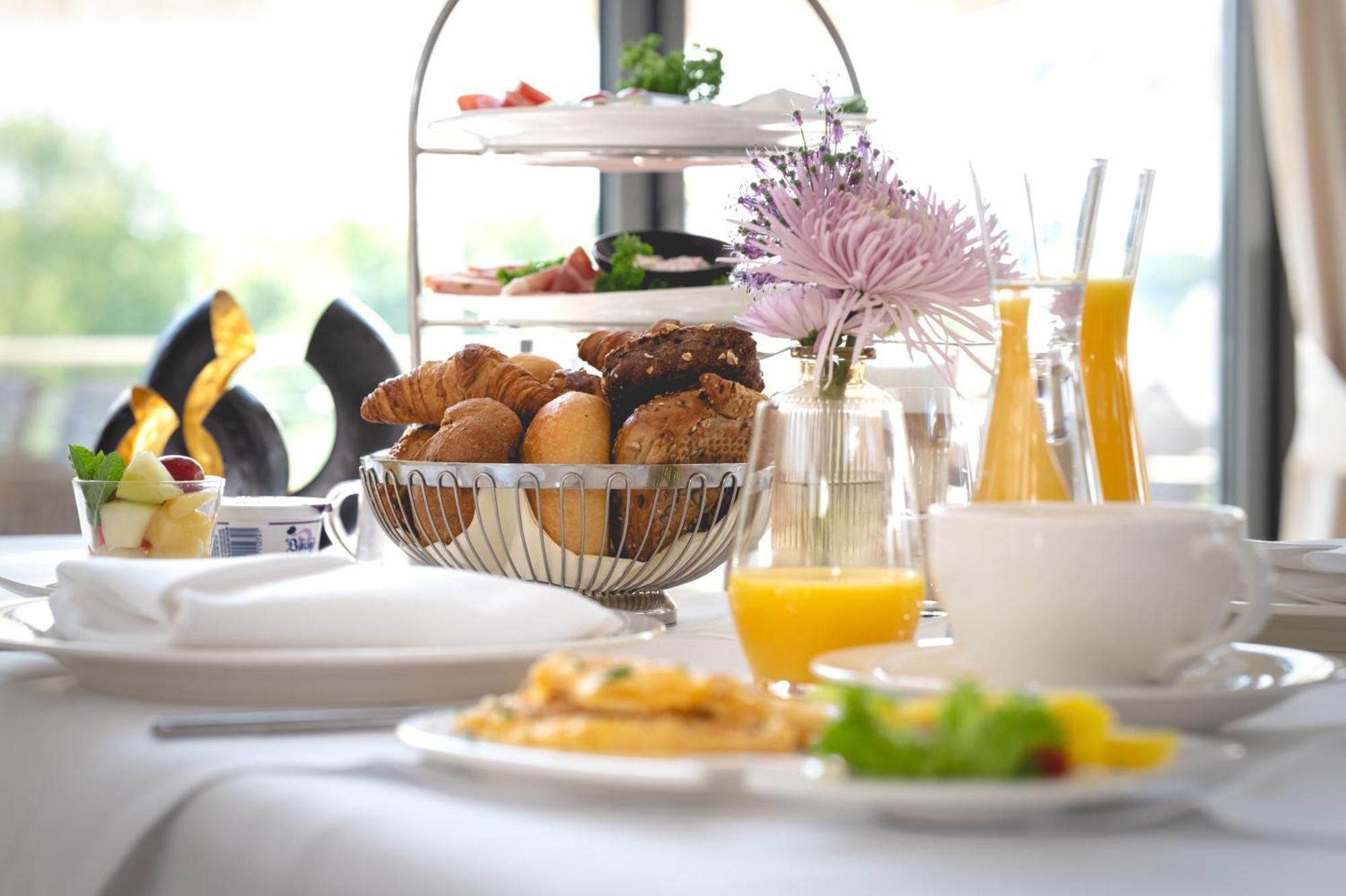 Fröndenberg Golfhotel Gut Neuenhof מראה חיצוני תמונה